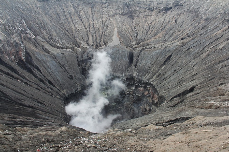 Volcanic Rock-based Magnetic Energy